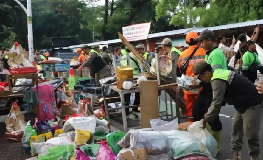 Pembongarkan Pasar Barito, Senin (27/10/2025). [Instagram @kotajakartaselatan]